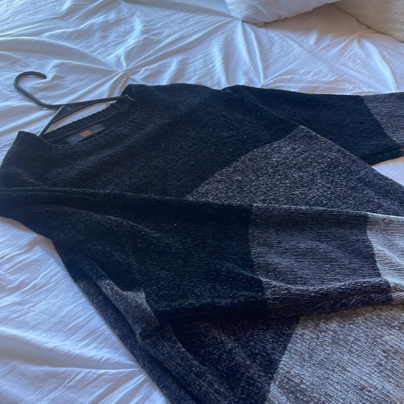 black & grey stripped comfy sweater - Picture 2 of 3